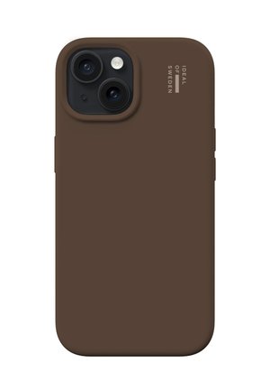 Brun silikone telefoncover med udskæringer til dobbeltkameraer, glat tekstur, minimal branding på siden og et tætsiddende design.