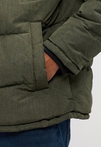 Jack & Jones JJBUILD PUFFER JACKET - Talvejope - rosin melange