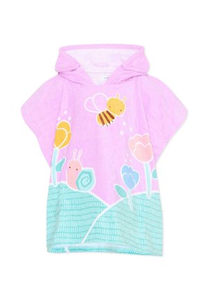 Accappatoio rosa con cappuccio per bambini con disegni di ape, lumaca e fiori colorati su colline azzurre con motivi.