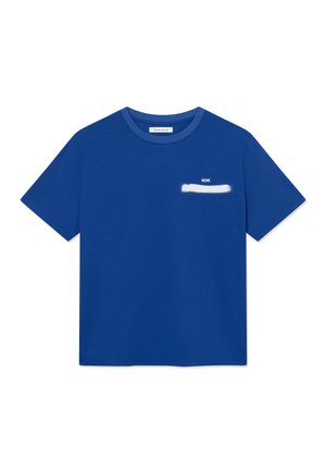 T-shirt bleu Wood Wood à manches courtes avec un petit logo W.W. blanc et un motif sur la partie supérieure gauche de la poitrine.