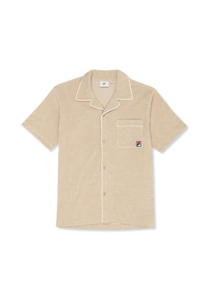 Beige overhemd met korte mouwen en knopen, witte biesjes, een borstzak met een klein rood- en blauwlogo.