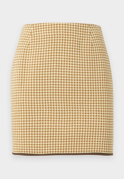 Μπεζ και καφέ φούστα μολύβι με σχέδιο λοβαδένιας σκούτας, με εφαρμοστή σιλουέτα και σκούρο καφέ τελείωμα στο τελείωμα.