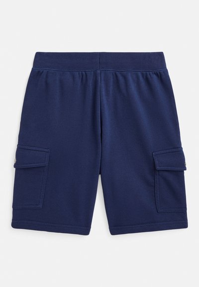 Nabrano mornarsko modro delovne kratke hlače z elastičnim pasom in preklopnimi žepi na obeh straneh, prikazane na belem ozadju.