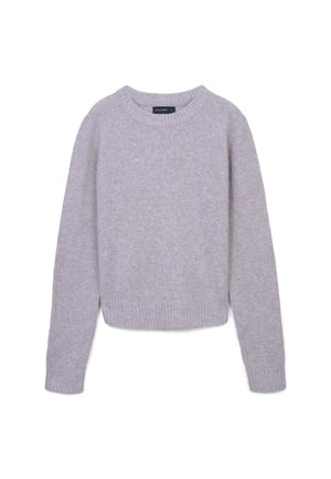 Maglione a maniche lunghe grigio chiaro lavorato a maglia con polsini e orlo a coste, colletto rotondo, disposto su uno sfondo bianco.