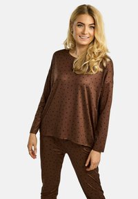 Valimata, brown black heart