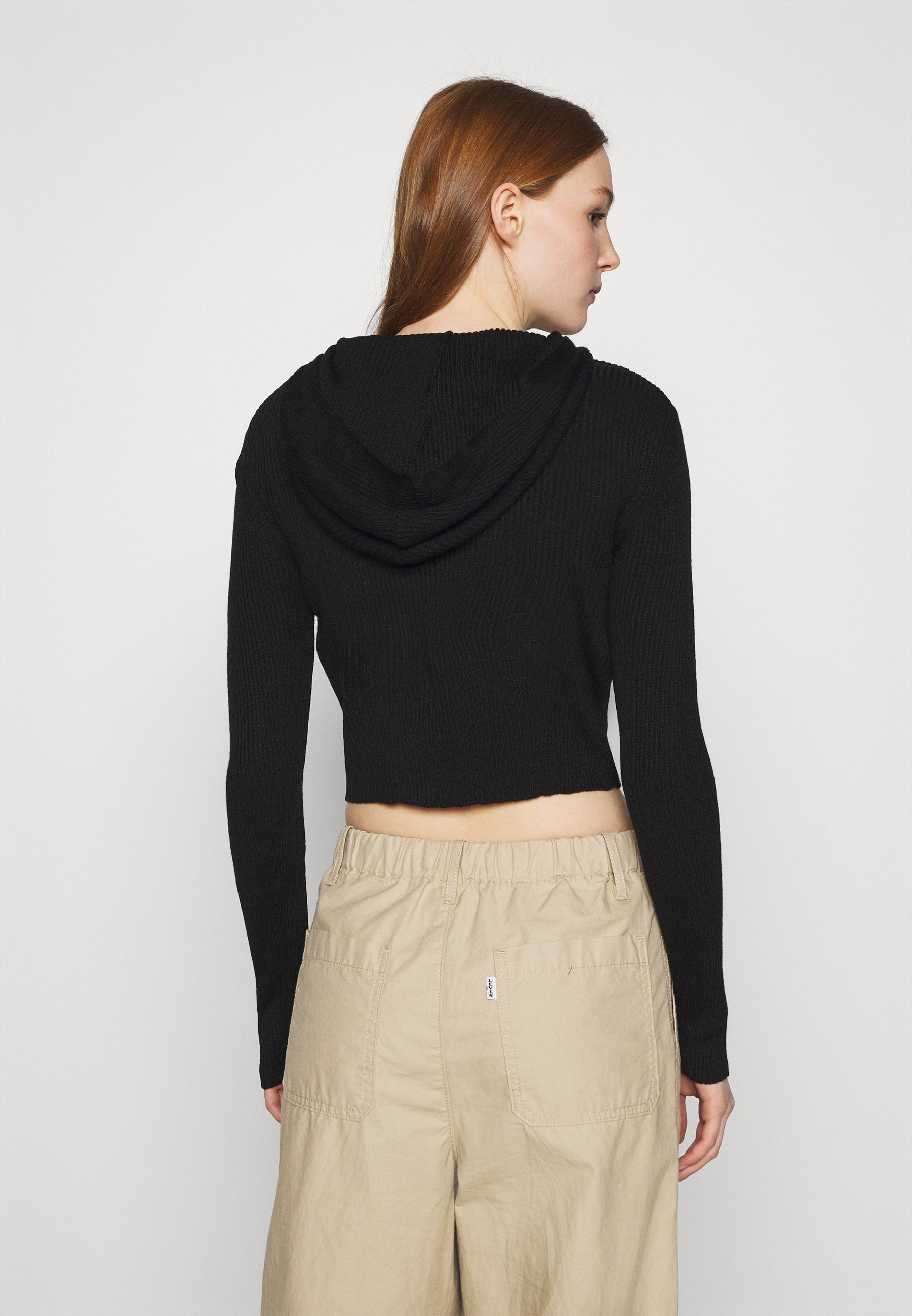 cropped zip up moletom com capuz urban outfitters