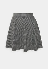 Falda de cuadros en blanco y negro con un diseño acampanado, detalles plisados y una cinturilla ajustada, fabricada con tejido suave.