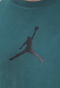 Jordan JUMPMAN SHORT SLEEVE CREW - Spordi T-särk - oxidized green/black