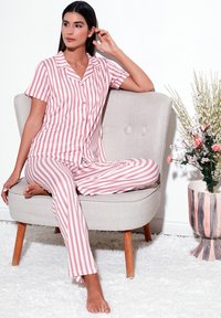 LELA REGULAR FIT - Pizsama szett - powder pink