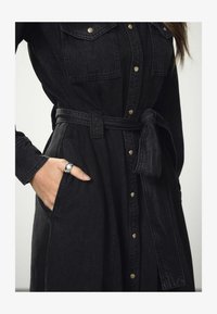 Izbrano, black