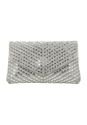 Rektangulær sølv clutch-taske med et chevronmønster af små og rektangulære reflekterende perler, der dækker den forreste flap.