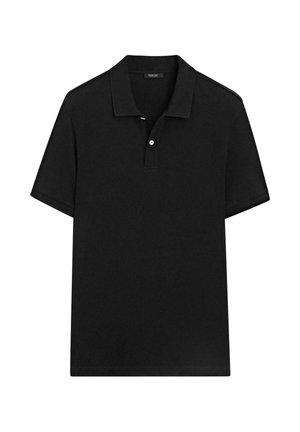 Schwarzes Poloshirt mit kurzen Ärmeln, Kragen und zweiteiligem Knopfleistenverschluss, flach auf weißem Hintergrund dargestellt.