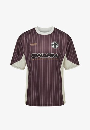 Korte mouwen, paars gestreept shirt met witte accenten. Voorzien van een ronde hals, "hummel" logo en "SWARM" tekst in vette letters.