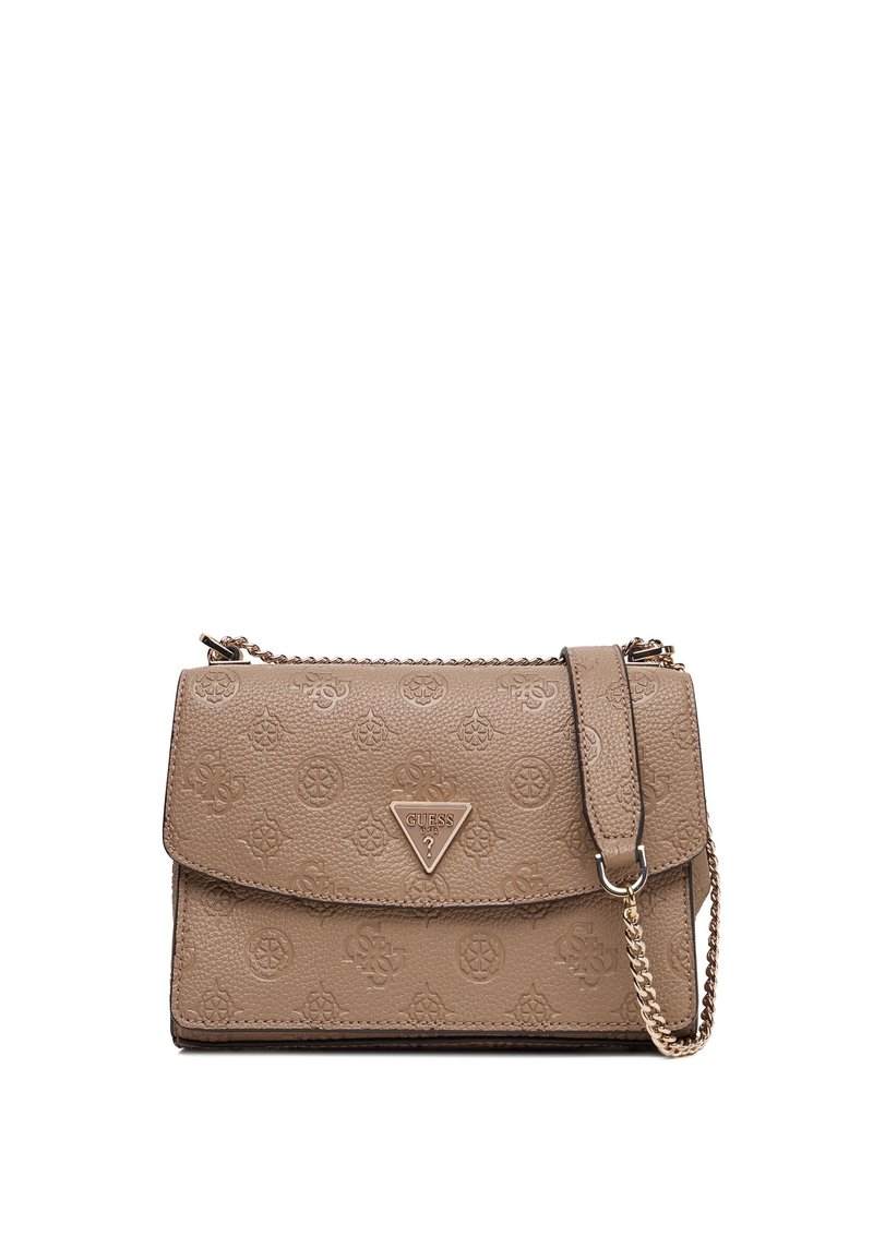 Borsa a tracolla in ecopelle beige con motivi a logo in rilievo, chiusura a patta, tracolla in catena dorata e accento a triangolo con logo.