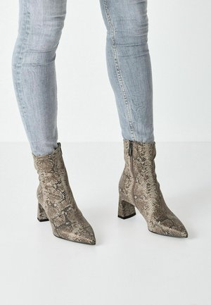 Tamaris Boots à talons - beige snake