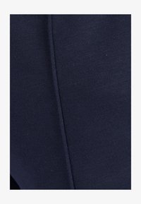 Non sélectionné, Navy