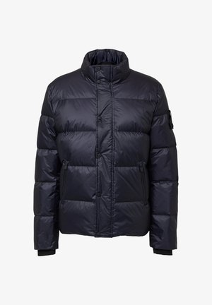 Tamsiai mėlyna pūkinė striukė su aukšta apykakle, mygtukų uždarymu, dviem užtrauktukais užsegamomis kišenėmis ir su siuvinėjimo raštu visame paviršiuje.