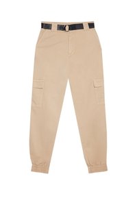 Beige cargobroek van katoen. Beschikt over een zwarte riem met een ronde gesp, elastische boorden en twee zijvakcargopockets.
