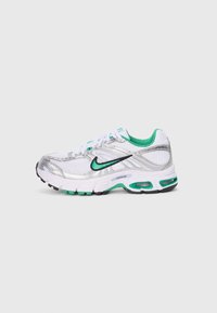 AIR MAX MOTO 2K - Joggesko - silver-coloured/stadium green/white/black/summit white