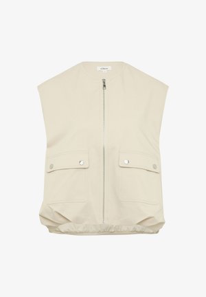 Beige mouwloze vest met een hoge hals, ritssluiting aan de voorkant, twee knoopzakken en een geplooide zoom. Gemaakt van een soepele, lichtgewicht stof.