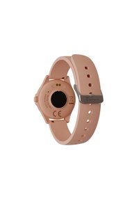 Fitness tracker con cinturino in silicone rosa tondo, fori per la regolazione, sensore nero sul retro e dettagli in argento.