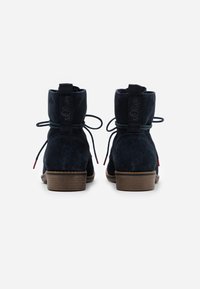 s.Oliver Stivaletti stringati - dark blue