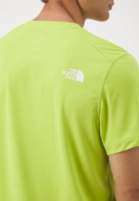 The North Face LIGHTBRIGHT TEE - T-skjorte til trening - meadow grass