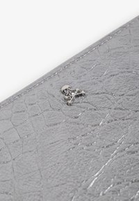Scalpers WITH ENGRAVED CROCODILE - Punge - silver