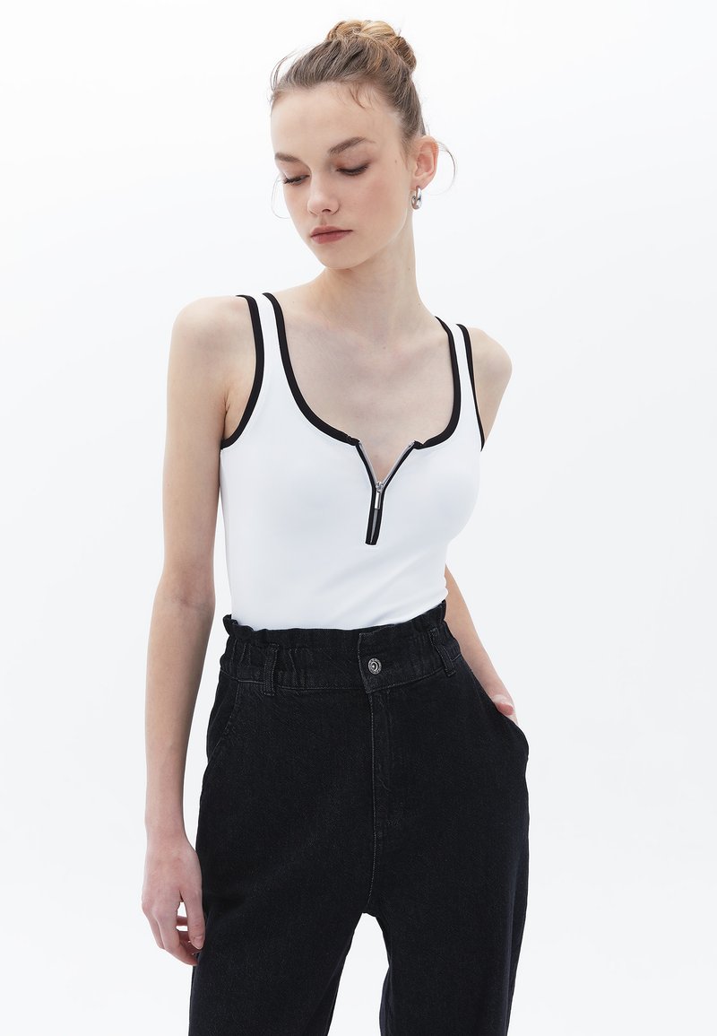 OXXO WITH ZIPPER   - Linne - white black