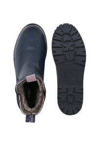 Bottes de cheville en cuir bleu foncé avec une semelle en caoutchouc texturée, doublure en fourrure douce et un accent rose sur l'onglet du talon.