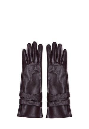 Czarne skórzane rękawiczki z wydłużonymi palcami, charakteryzujące się gładką teksturą i dekoracyjnymi krzyżowymi paskami na nadgarstkach.