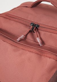 Nike Performance UTILITY - Sac à dos - red sepia/black
