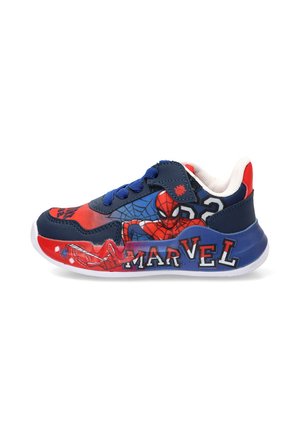 Zapatilla infantil azul y roja con ilustración de Spider-Man, diseño de telaraña y logo de Marvel en el lateral.