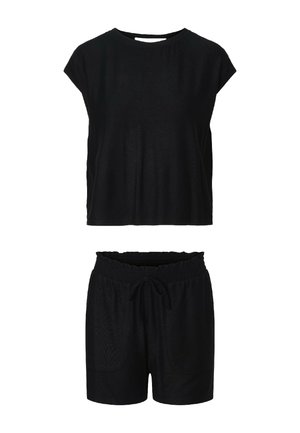 Schwarzes ärmelloses Oberteil mit rundem Ausschnitt, kombiniert mit schwarzen Shorts mit elastischem Bund, Kordelzug und Fronttaschen.