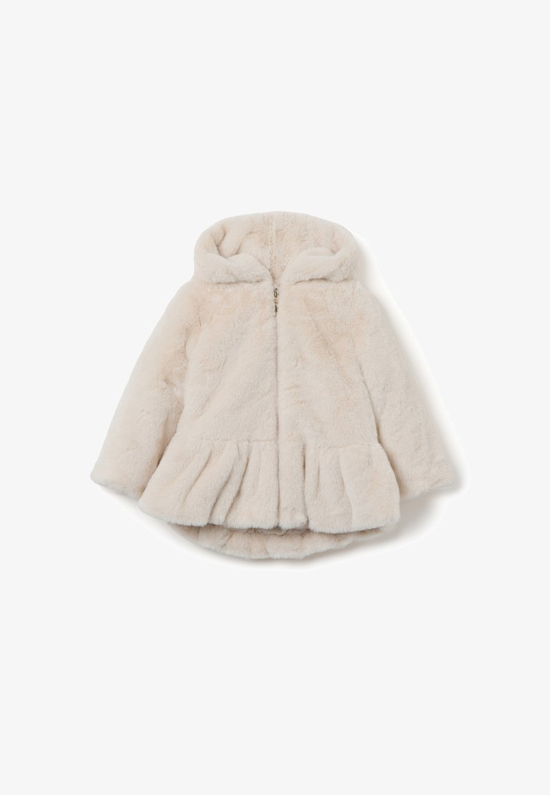 Cappotto in pelliccia di un beige chiaro con cappuccio, dotato di chiusura a zip anteriore e peplum arricciato all'orlo. Texture morbida con un aspetto peloso.