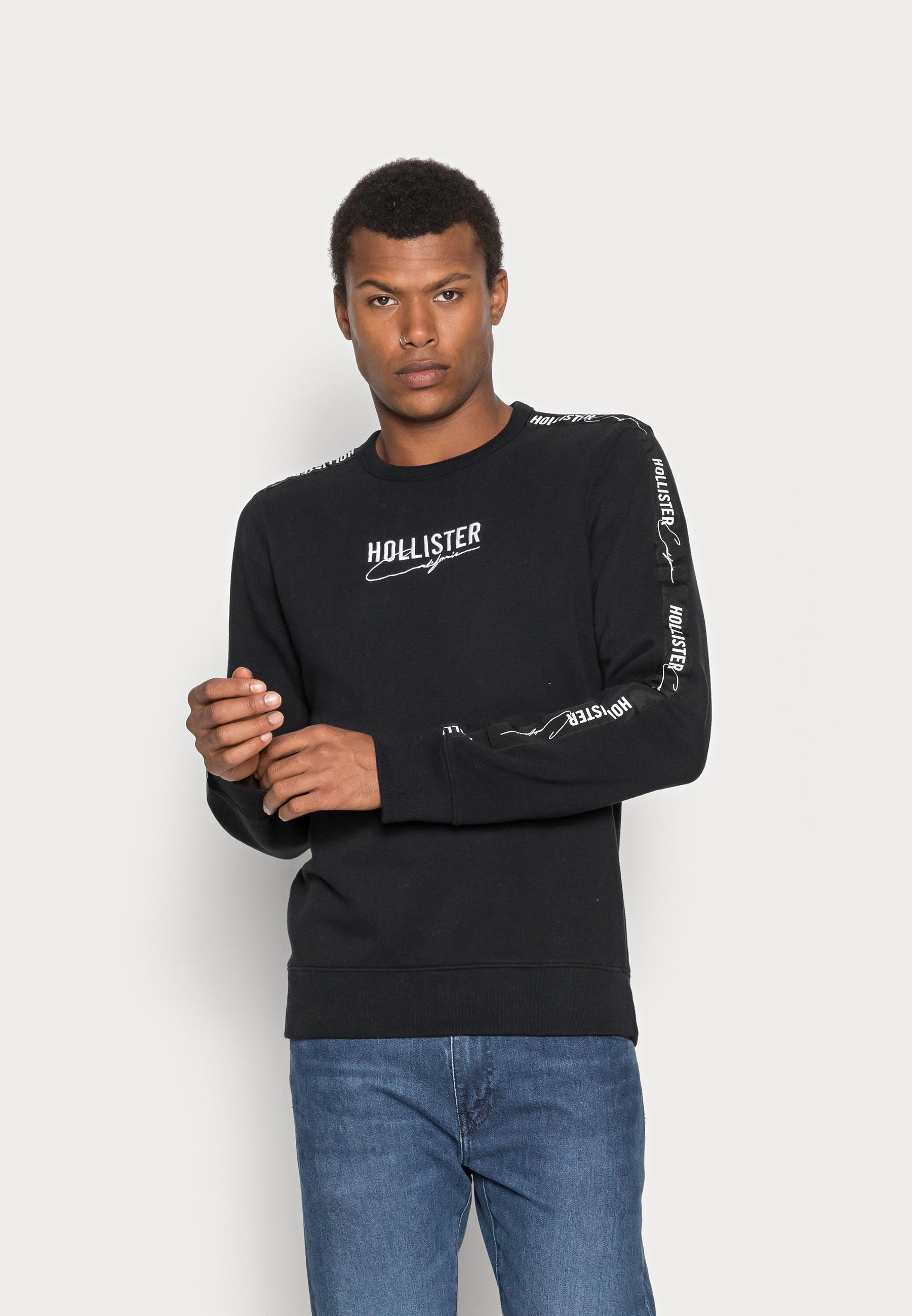 crewneck hollister