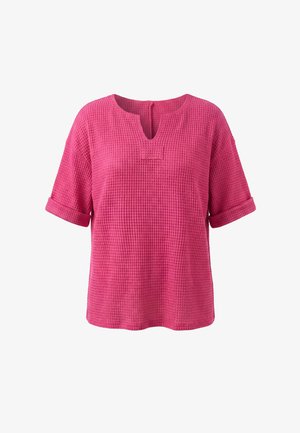 Roze kortemouw wafflegebreide top met opgerolde manchetten en een kleine V-hals.
