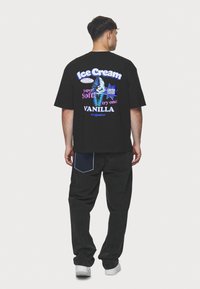 Pegador VALMAR BAGGY - Baggy Jeans - washed black
