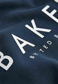 Baker by Ted Baker BAKER BY TED BAKER PINK LOGO HOODIE - Kapucni - navy