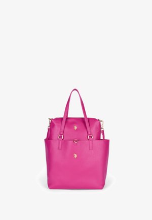 Bolso de cuero rosa brillante con dos asas y adornos del logo de un caballo en tono dorado en los bolsillos delanteros.