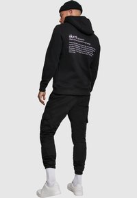 Mister Tee THAT NOISE HOODY - Hoodie - black
