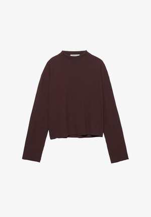 Pull tricoté côtelé bordeaux avec manches longues, col montant et ourlet court, doté d'une finition texturée et d'une coupe décontractée.