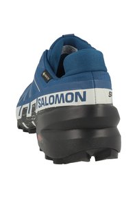 Scarpa da trail running blu con tomaia testurizzata, tallone rinforzato e suola nera a contrasto. Caratterizzata dal logo "SALOMON" e dal tag GORE-TEX.