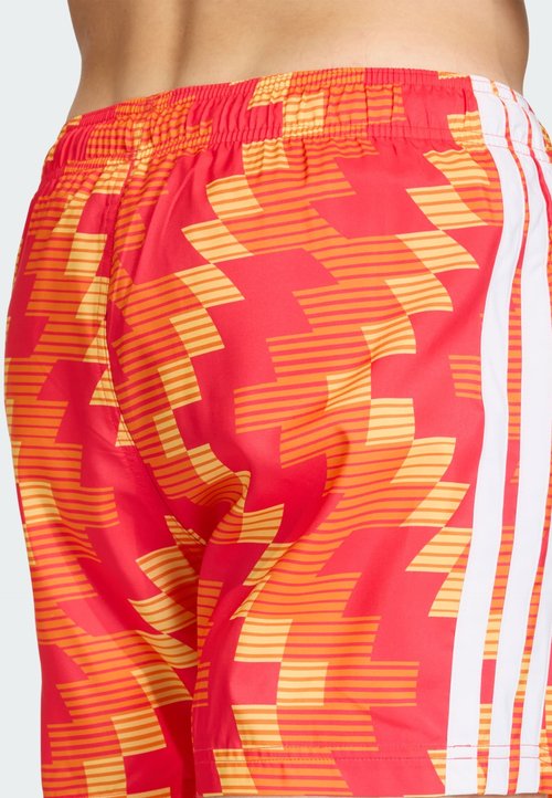adidas SPORTSWEAR FOOTBALL-INSPIRED GRAPHIC SWIM SHORTS 5 INCH - Swimming shorts - ice tangerine white — foto 4