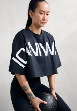 CONTRAST CROPPED LOGO - T-shirt imprimé - black