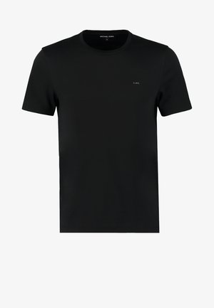 Camiseta negra de manga corta fabricada con tejido suave, con cuello redondo y un pequeño logo en relieve en el pecho. Corte clásico y color sólido.