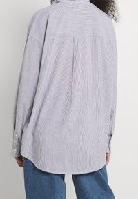 BDG Urban Outfitters Blus - grey