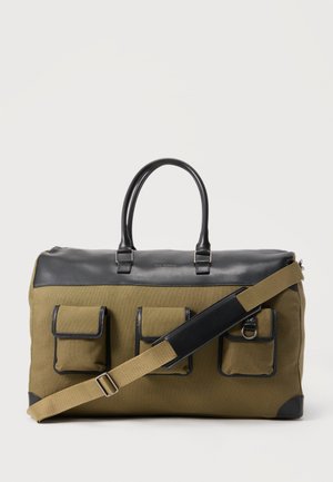 Sac de sport vert olive et noir avec trois poches frontales, deux poignées noires et une bandoulière ajustable de couleur olive.