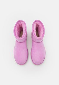 UGG CLASSIC MINI II - Botas de inverno - wildflower
