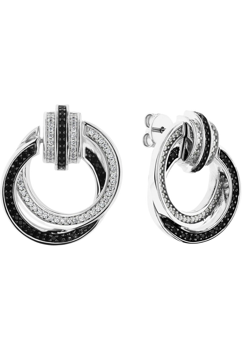 Orecchini circolari color argento con strati di pietre strass nere e trasparenti, caratterizzati da un design attorcigliato. Accenti testurizzati aumentano la profondità visiva.